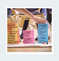 Hände platzieren Notizzettel Hände platzieren Notizzettel